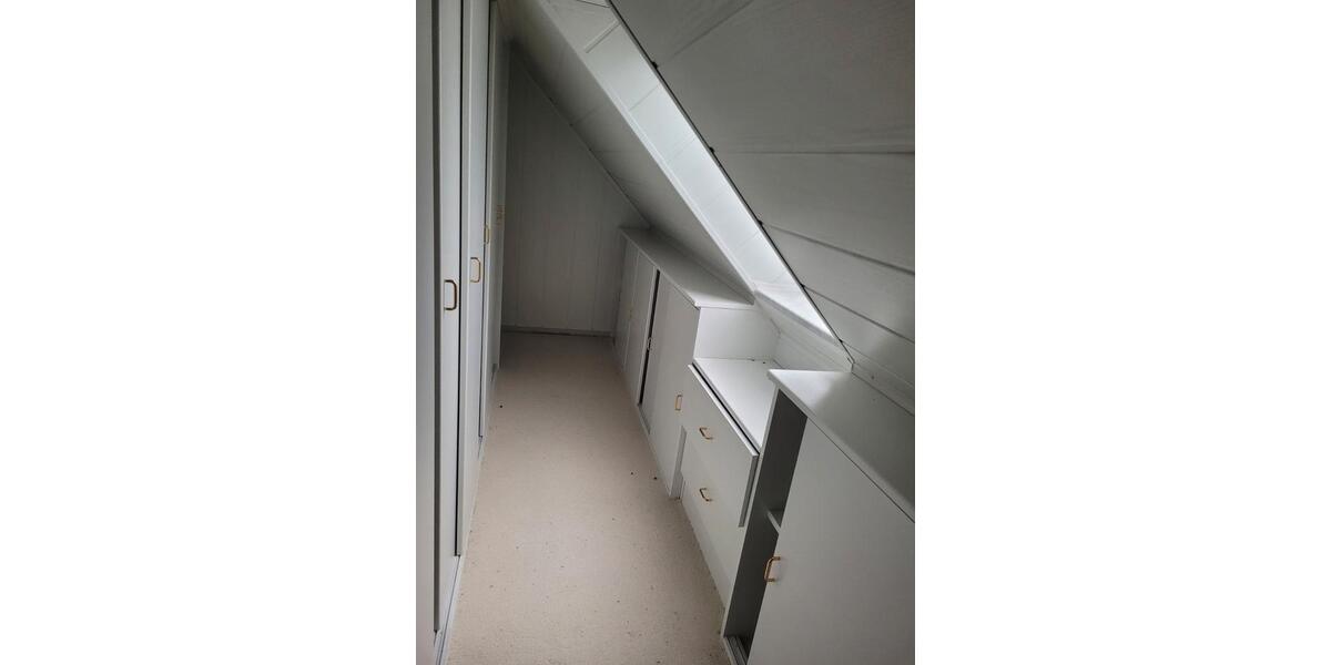 Dachgeschoßwohnung Pößneck - 4 Zimmer, 120 m&sup2;, 990&euro; | Angebot:25993600