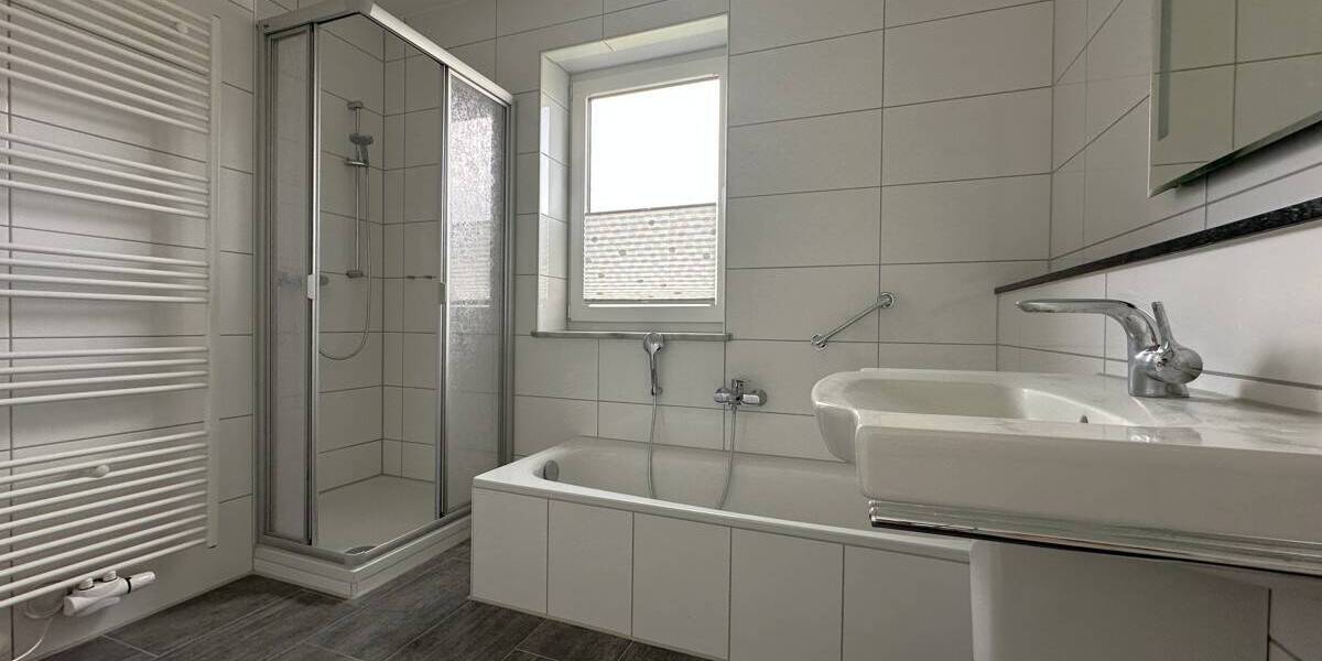 Etagenwohnung Bremerhaven Geestemünde - 3 Zimmer, 99 m&sup2;, 1.250&euro; | Angebot:25815628