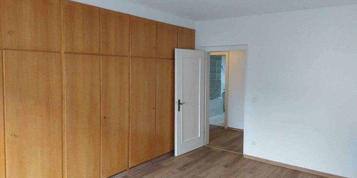 Geräumige 3,5 Zimmer Wohnung in bester Lage direkt an der Wöhrder Wiese mit Stellplatz 3 zimmer