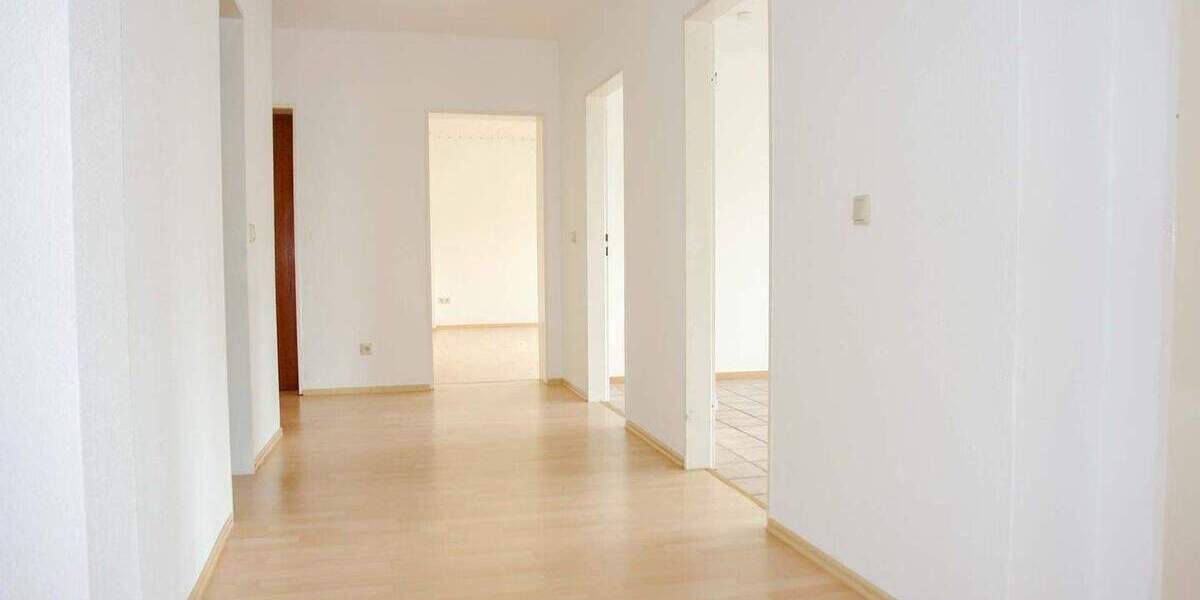 Gemütliche ca.100m² Erdgeschoss-Wohnung mit geschützter West-Terrasse 3 zimmer