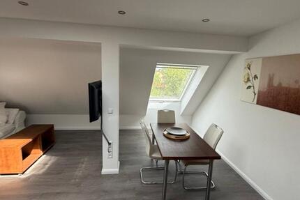 Vollmöblierete Helle 2-Zimmer-Dachgeschosswohnung zimmer