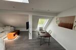 Vollmöblierete Helle 2-Zimmer-Dachgeschosswohnung zimmer