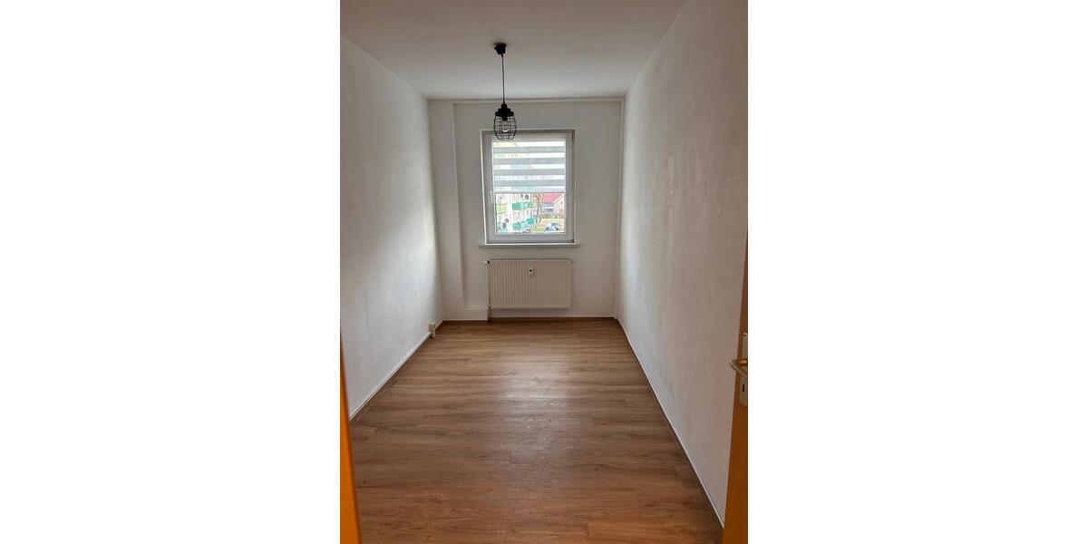 Etagenwohnung Burg Stargard - 3 Zimmer, 62 m&sup2;, 410&euro; | Angebot:25352157