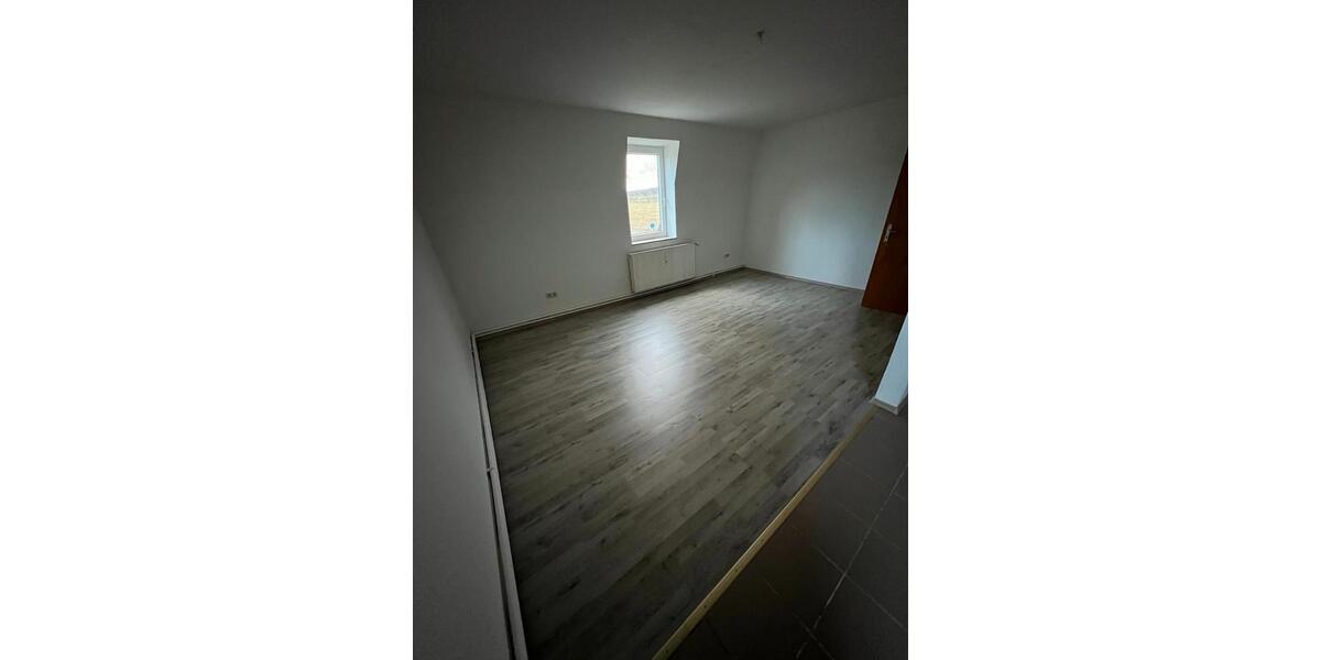 Etagenwohnung Eschershausen - 3 Zimmer, 90 m&sup2;, 450&euro; | Angebot:25046276