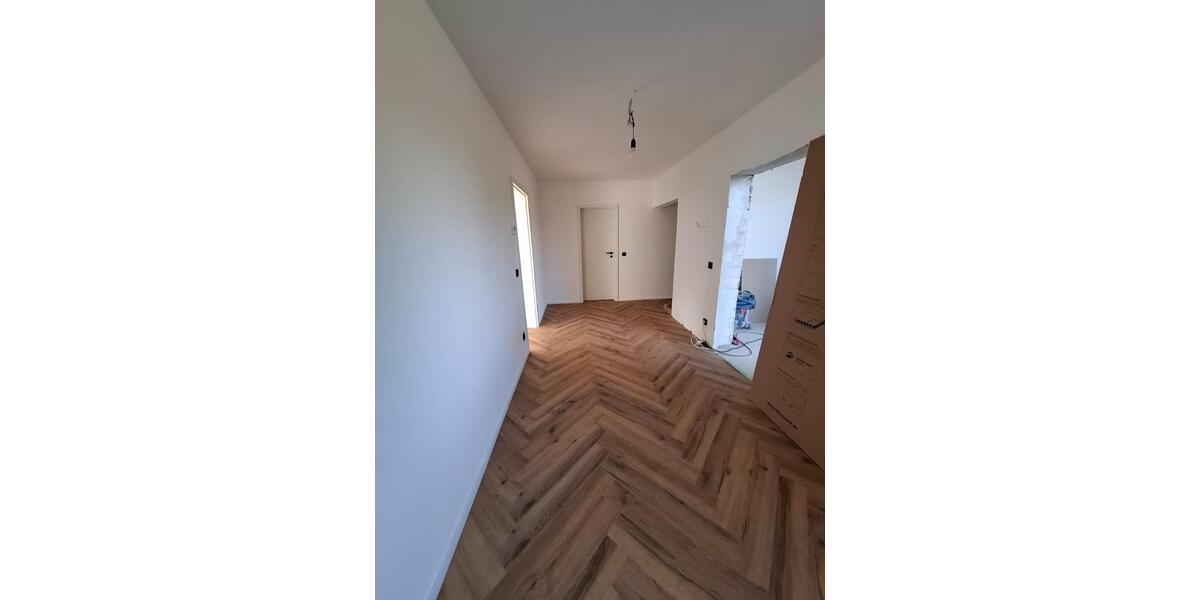 Erstbezug nach Kernsanierung: 5-Zimmer Wohnung mit Balkon 4 zimmer