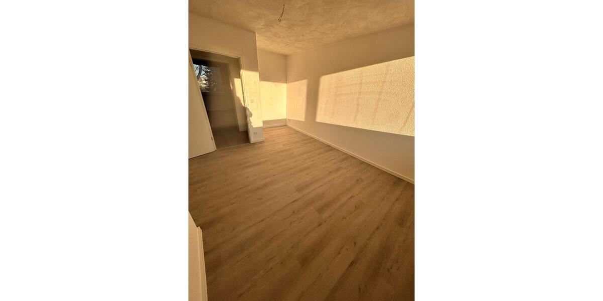 Zimmer in neu gegründeter, Renovierten 4-Zimmerwohnung frei 4 zimmer