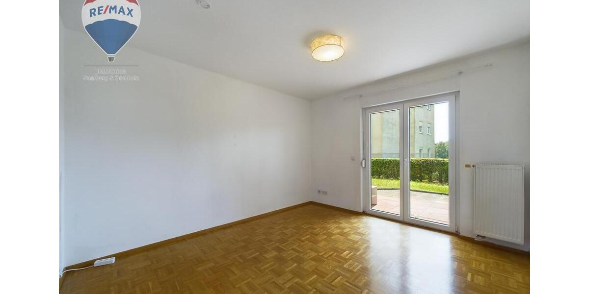 Großzügige Terrasse & viel Grün: Helle Souterrainwohnung 3 zimmer