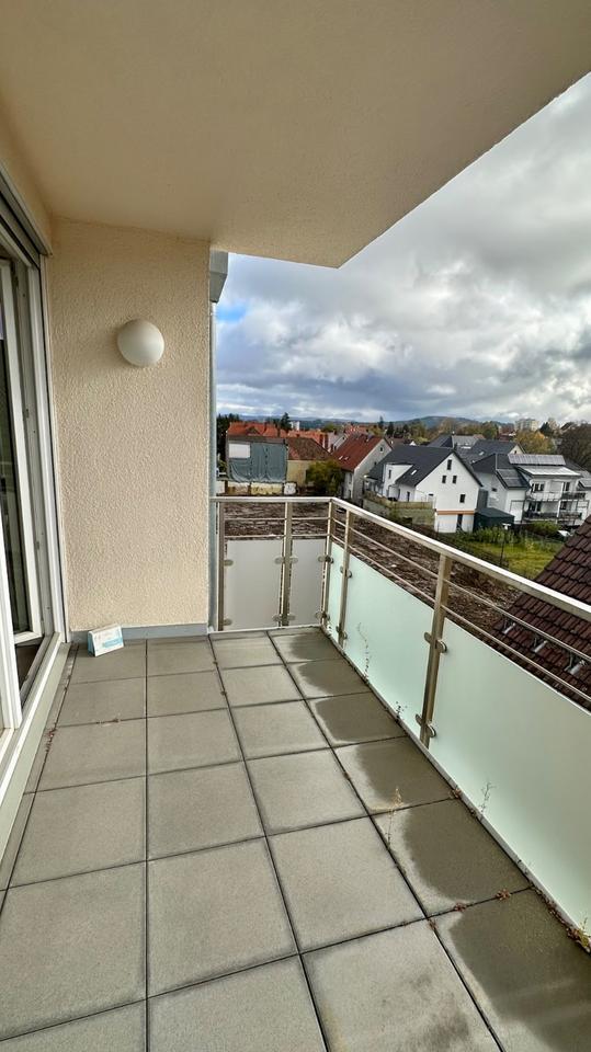 Topmoderne 3,5-Zimmer-Wohnung mit Tiefgarage & Balkon zimmer