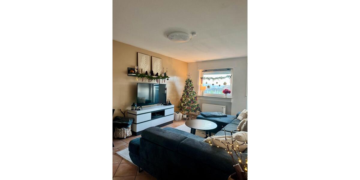 Helle, möblierte 2,5-Zimmer-Wohnung mit Südwest-Balkon 2.5 zimmer