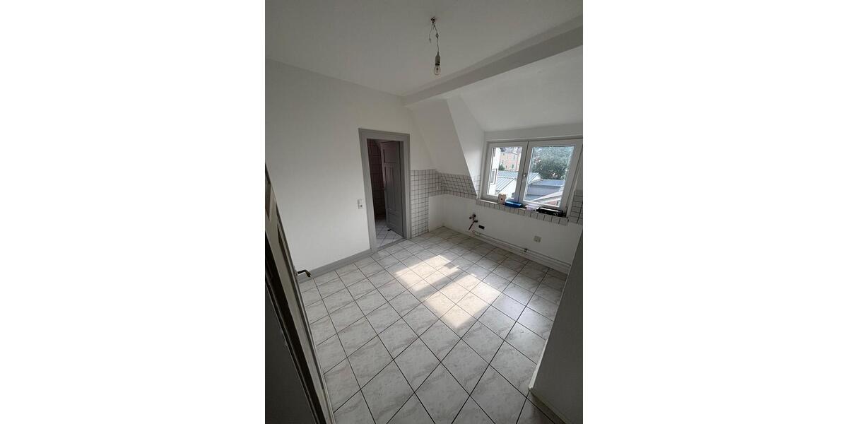 Dachgeschoßwohnung Tuttlingen - 4 Zimmer, 85 m&sup2;, 800&euro; | Angebot:24650514