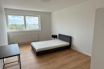 Großes WG Zimmer in renovierte Wohnung in Westend Berlin