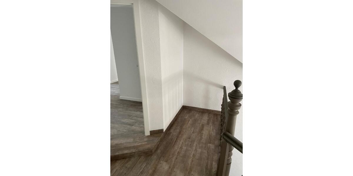 Etagenwohnung Meerane - 4 Zimmer, 127 m&sup2;, 998&euro; | Angebot:26165287