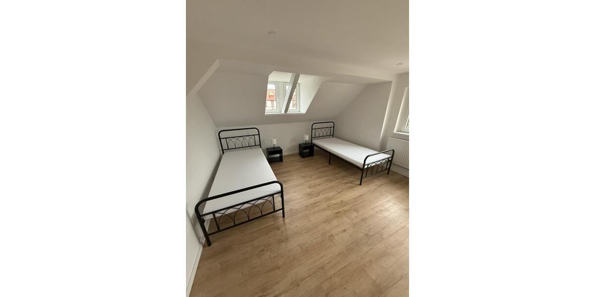 Wohnen auf Zeit Glauchau - 8 Zimmer, 156 m&sup2;, 15&euro; | Angebot:17320207