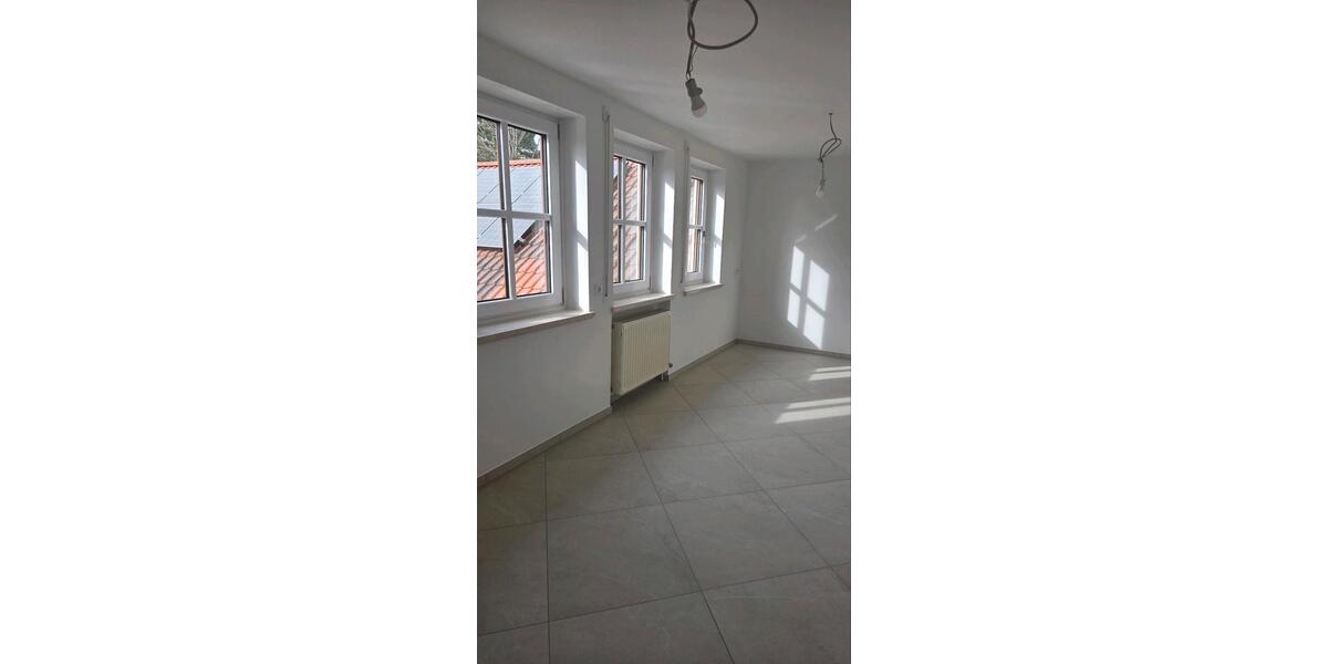 Dachgeschoßwohnung Hemau - 3 Zimmer, 120 m&sup2;, 960&euro; | Angebot:26565020