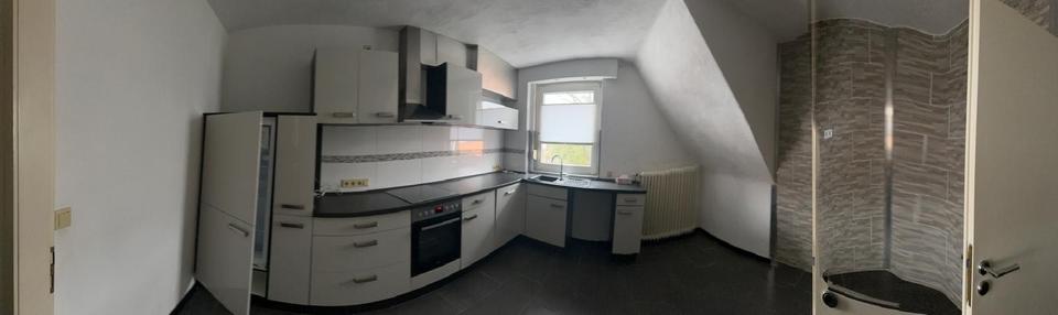 Altbau-Obergeschoss-Wohnung mit Balkon & Einbauküche zu SOFORT!!! 4 zimmer