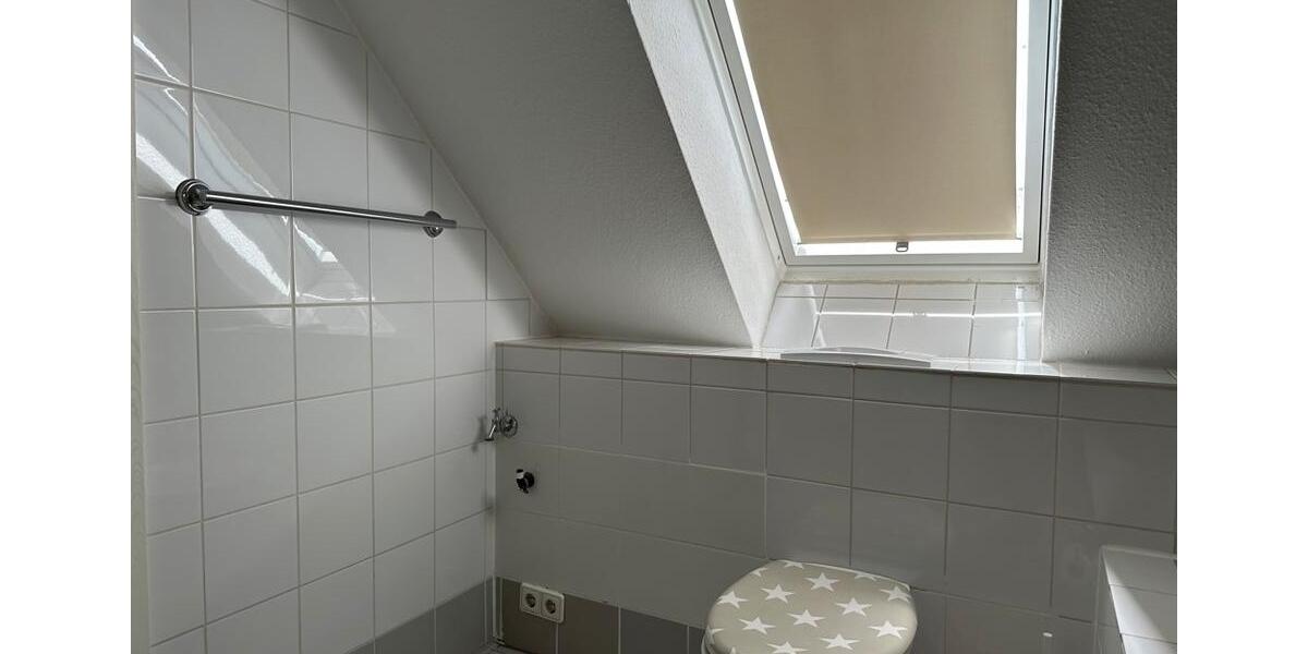 Helle moderne Maisonette Wohnung mit EKB, Balkon und Tiefgaragenplatz in Meerbusch-Osterath. 2 zimmer