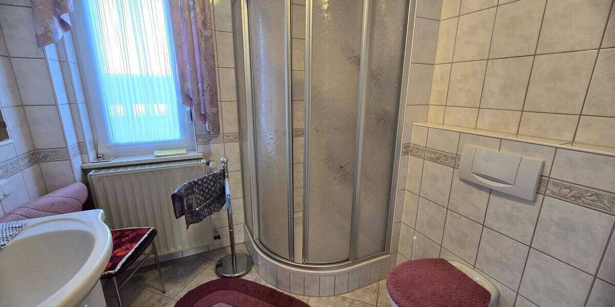 Einfamilienhaus Eschwege Niederhone - 7 Zimmer, 140 m&sup2;, 870&euro; | Angebot:25985105