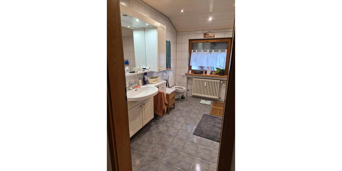 Dachgeschoßwohnung Laupheim - 3 Zimmer, 105 m&sup2;, 950&euro; | Angebot:25334980