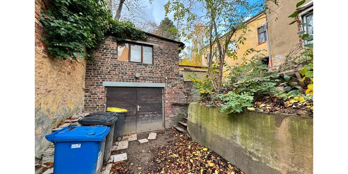 ZWEI HÄUSER, SCHUPPEN UND GARAGE 8 zimmer