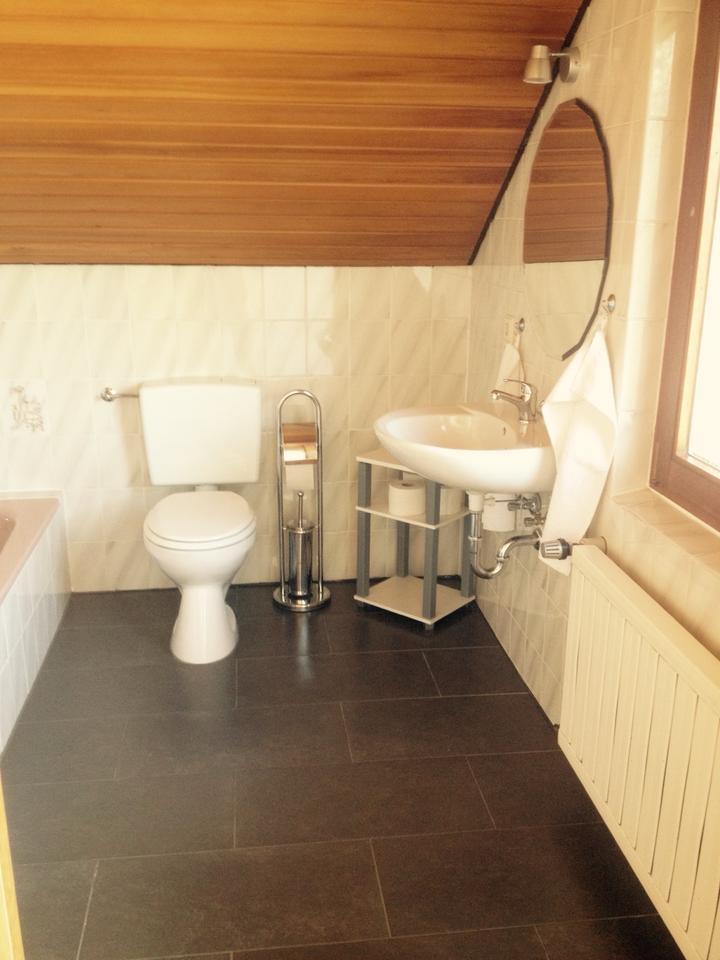 Gemütliche 3-Zimmer-Dachgeschosswohnung in Owingen zu vermieten zimmer