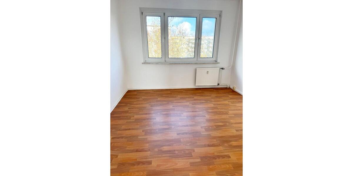 Etagenwohnung Kitzscher - 4 Zimmer, 75 m&sup2;, 340&euro; | Angebot:23727921