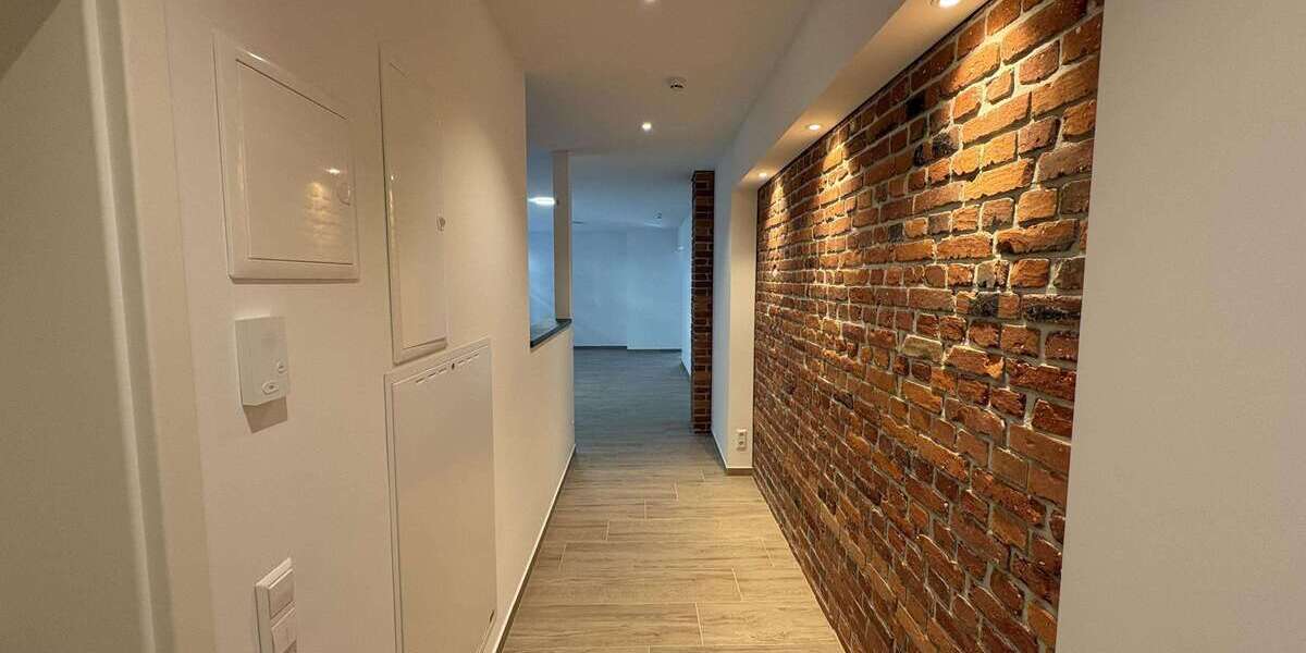 Etagenwohnung Zwickau Innenstadt - 2 Zimmer, 83 m&sup2;, 750&euro; | Angebot:26315943