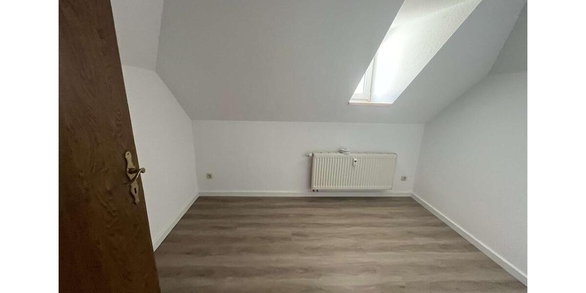 Dachgeschoßwohnung Reichenbach im Vogtland - 4 Zimmer, 77 m&sup2;, 420&euro; | Angebot:26168702