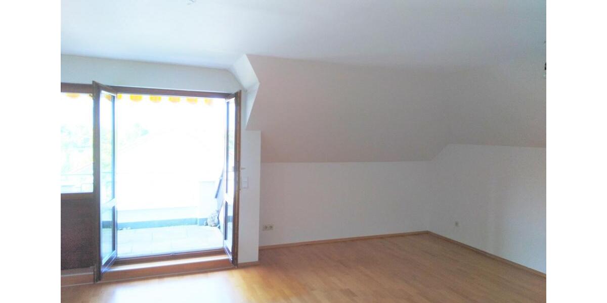 Dachgeschoßwohnung Bad Boll - 3.5 Zimmer, 94 m&sup2;, 1.050&euro; | Angebot:26582541