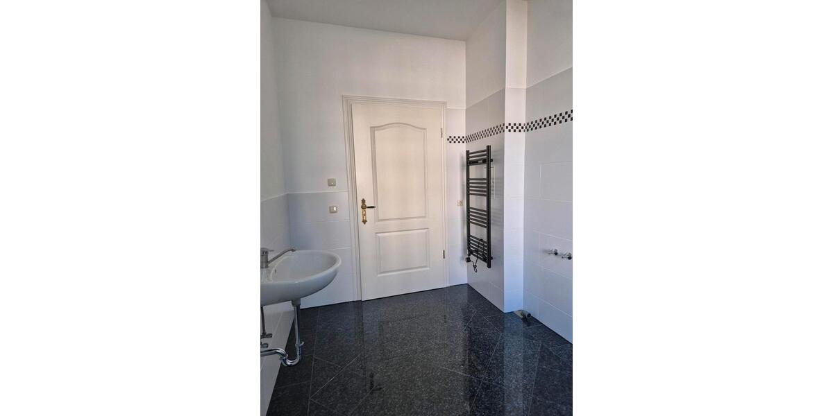 Hochparterre Netzschkau - 4 Zimmer, 97 m&sup2;, 590&euro; | Angebot:25637713