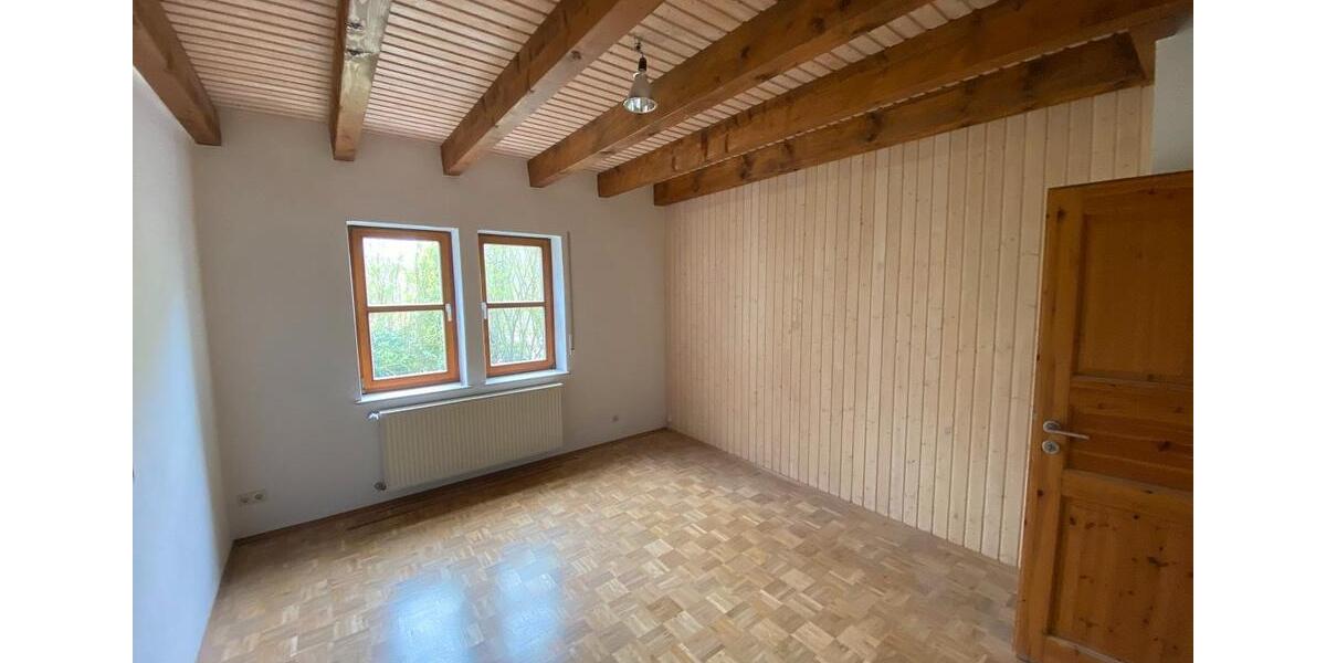 Etagenwohnung Idstein - 4 Zimmer, 130 m&sup2;, 1.300&euro; | Angebot:26482961