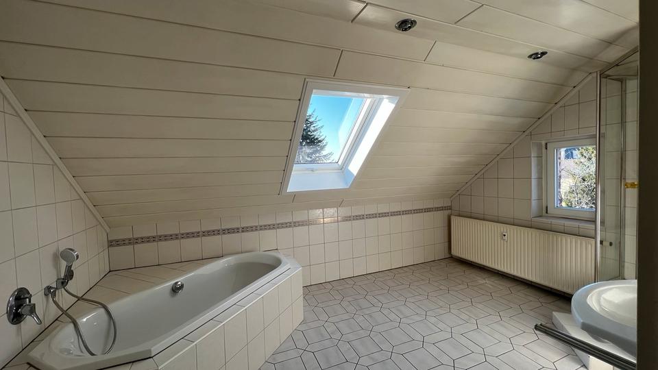 Dachgeschoßwohnung Hohenstein-Ernstthal Ernstthal - 4 Zimmer, 105 m&sup2;, 700&euro; | Angebot:24380399