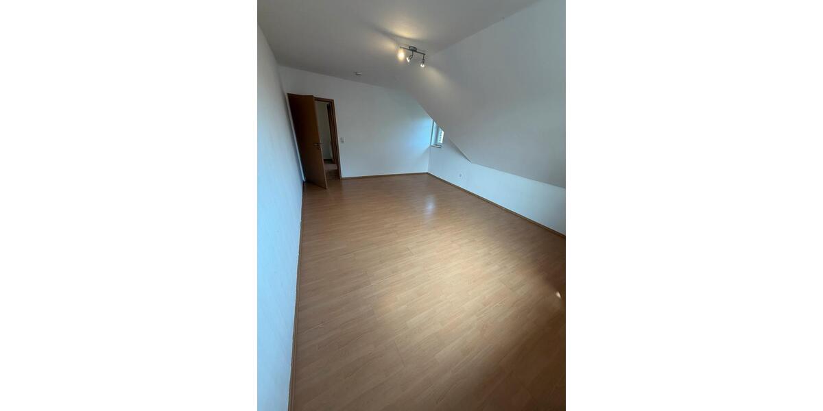 Dachgeschoßwohnung Westoverledingen - 3 Zimmer, 78 m&sup2;, 700&euro; | Angebot:26611284