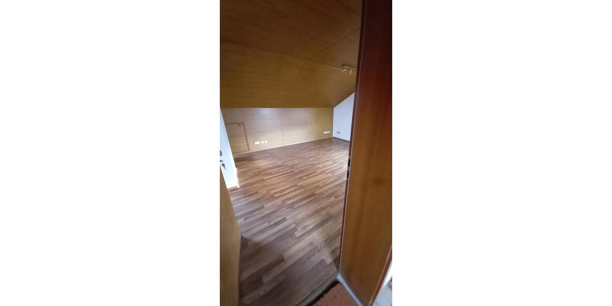 Dachgeschoßwohnung Forst - 2 Zimmer, 75 m&sup2;, 650&euro; | Angebot:26611963