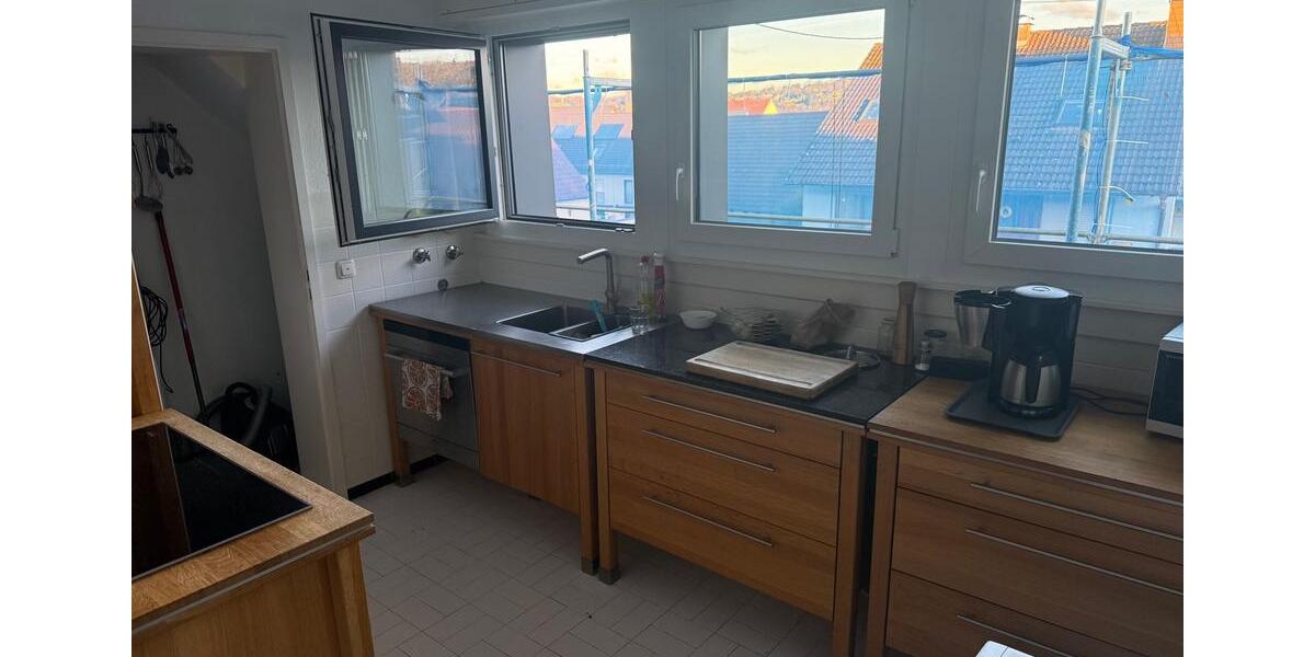 Helle 4-Zimmer-Wohnung im DG 4 zimmer