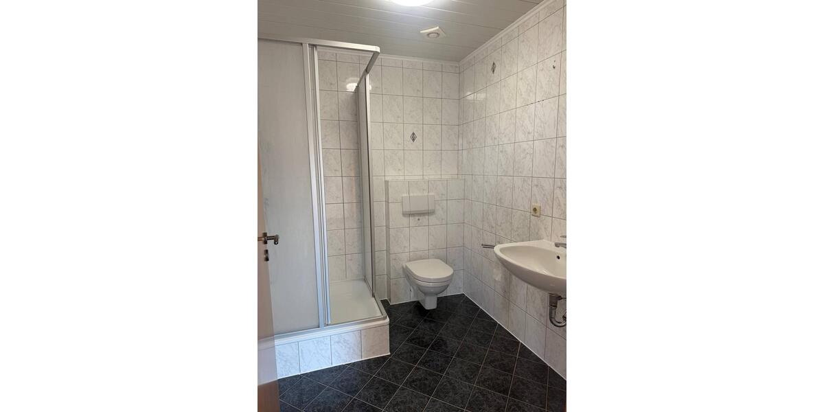 Helle, frisch sanierte Wohnung im Obergeschoss in ruhiger Lage 2 zimmer