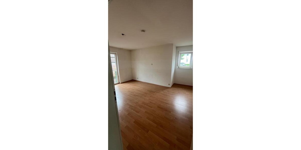 Erdgeschoßwohnung Singen (Hohentwiel) - 3.5 Zimmer, 72 m&sup2;, 1.500&euro; | Angebot:26023538