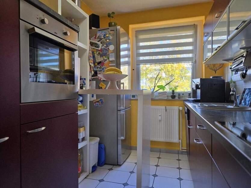 sonnige 3-Zimmerwohnung in zentraler Lage mit Balkon & Loggia! EBK gegen geringe Ablöse möglich 3 zimmer