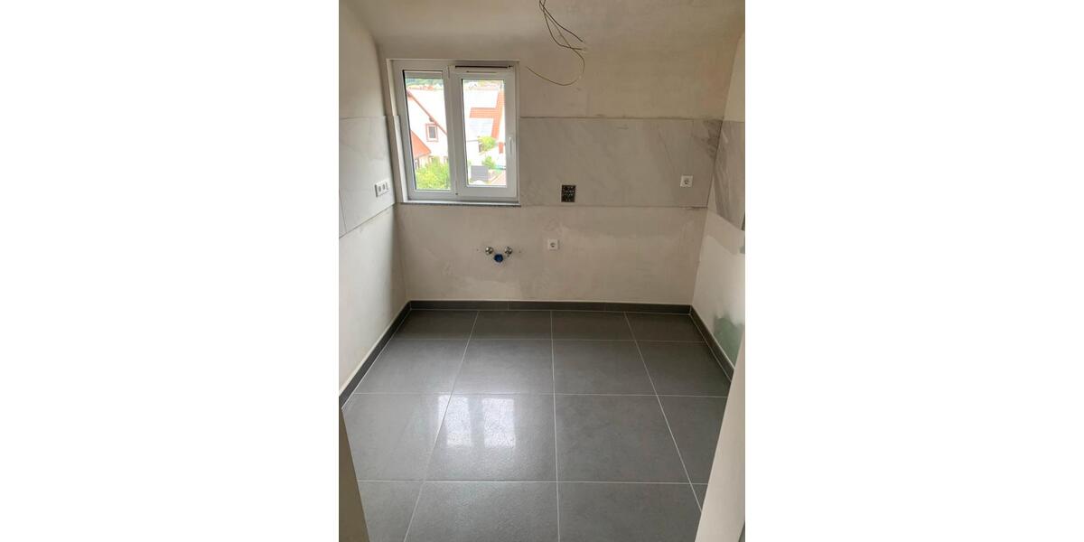 Kleine 4 ZW, DG, neu saniert in Großheubach 4 zimmer