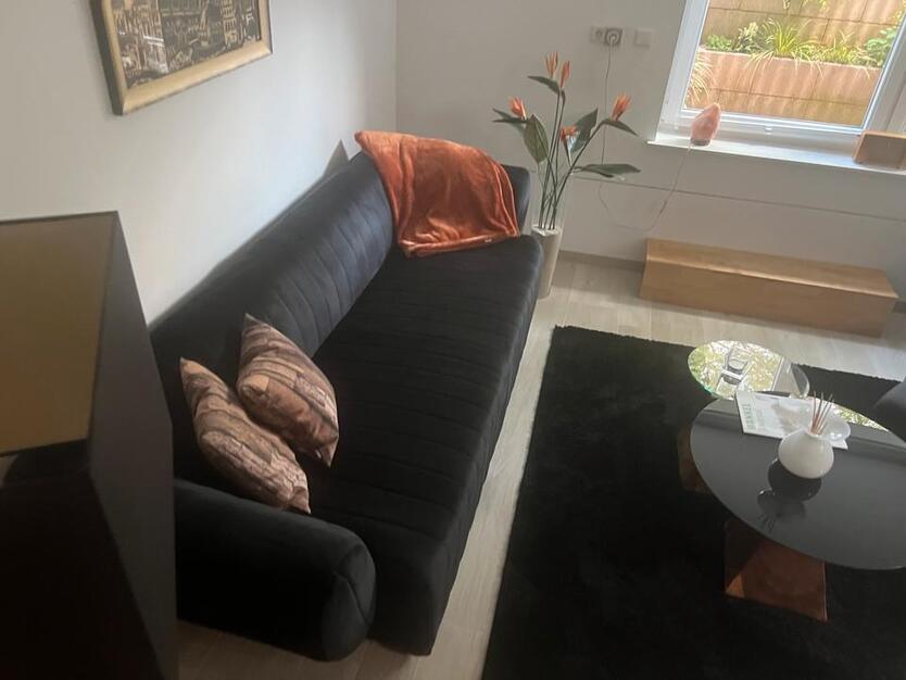2,5 Zimmer Wohnung , vollmöbliert, Souterrain