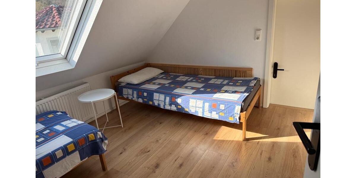 Dachgeschoßwohnung Oberursel (Taunus) - 4 Zimmer, 100 m&sup2;, 1.200&euro; | Angebot:25295601