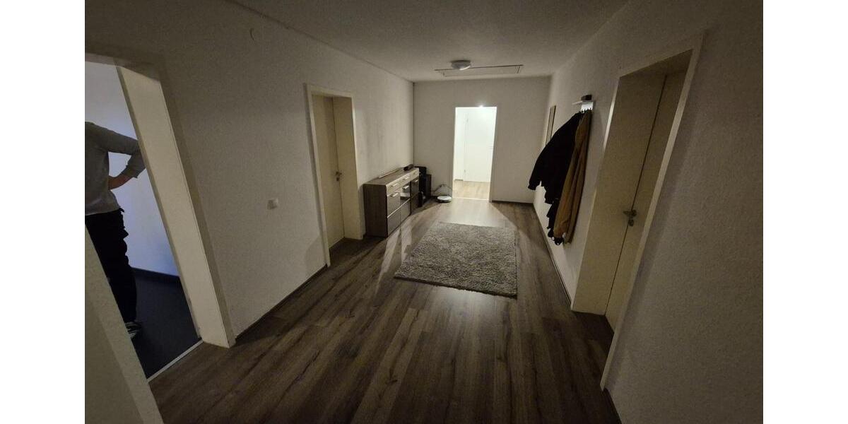 Dachgeschoßwohnung Papenburg - 5 Zimmer, 140 m&sup2;, 800&euro; | Angebot:25790301