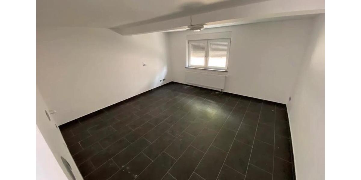Erdgeschoßwohnung Rühen - 3 Zimmer, 90 m&sup2;, 800&euro; | Angebot:25843005