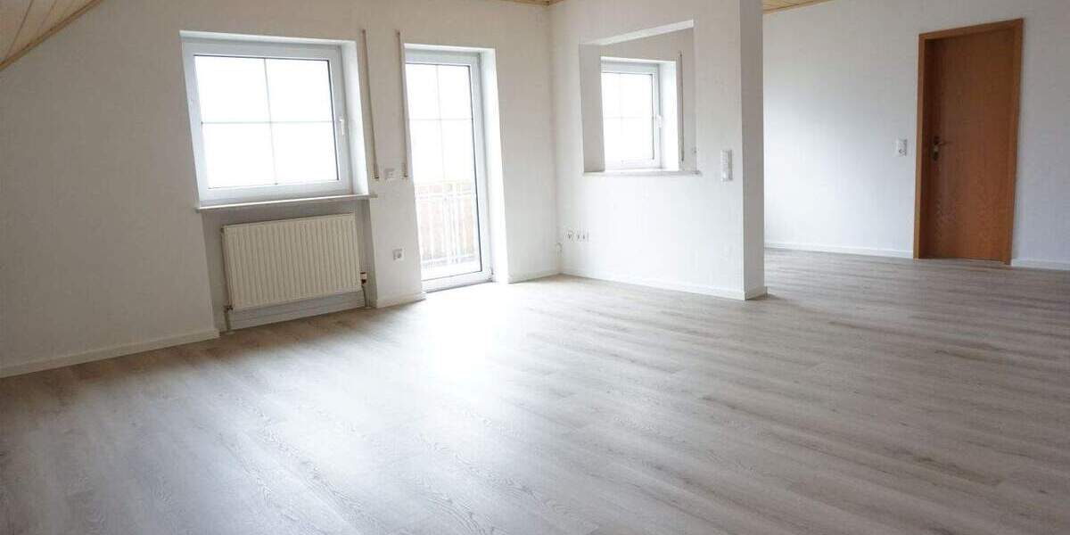 Schöne großzügige 4 Zimmerwohnung mit EBK und Balkon 4 zimmer