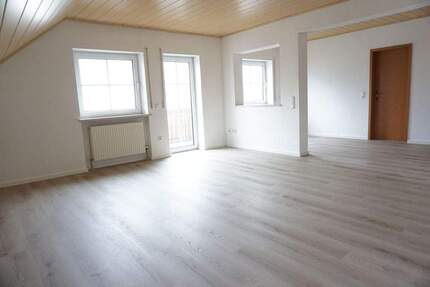 Wohnung Poppenricht - 4 Zimmer, 100 m&sup2;, 950&euro; | Angebot:23950600