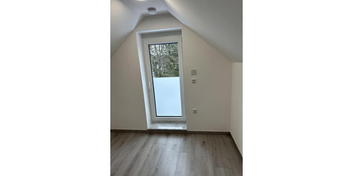 Moderne 4- Zimmer Dachgeschosswohnung in Adendorf 4 zimmer