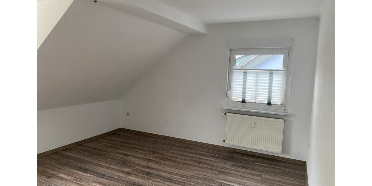 Dachgeschoßwohnung Briedel - 3 Zimmer, 82 m&sup2;, 650&euro; | Angebot:25830725