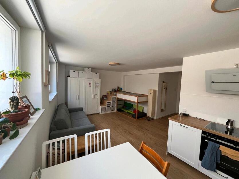 1-Zimmer-Wohnung in FfmGoldstein - für Hilfe im Haushalt zimmer