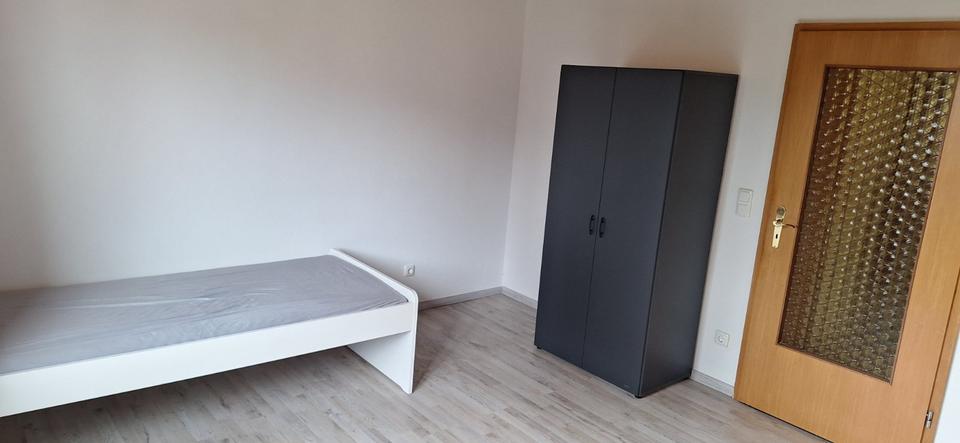 2 WG Zimmern ( Ab sofort ) 7 zimmer