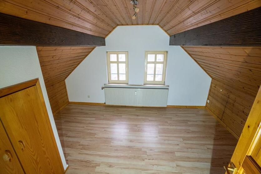 Dachgeschoßwohnung Tageslichtbad ruhige Wohngegend