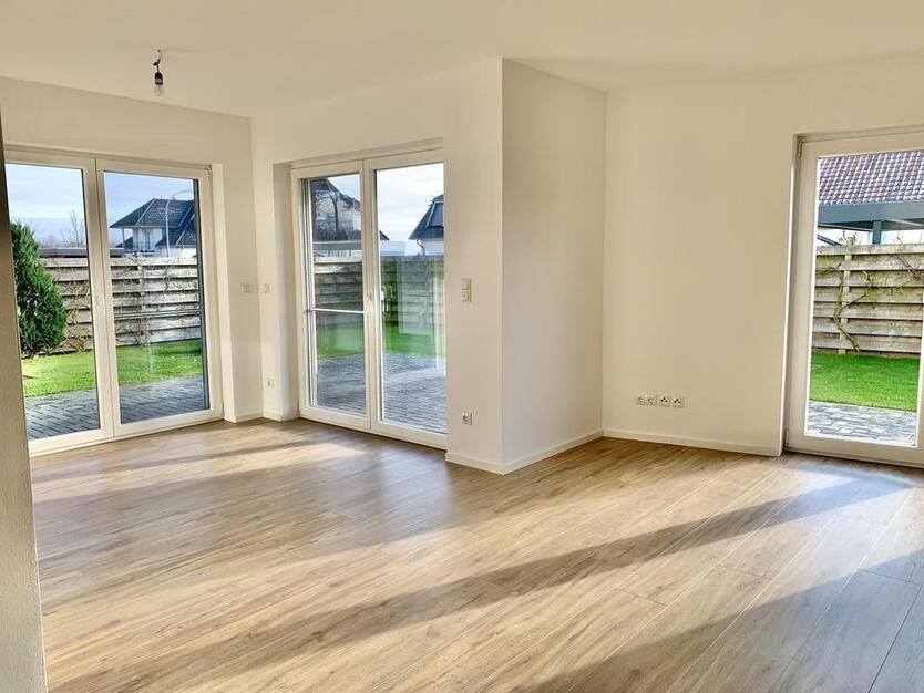 Lichtdurchflutete 3-Zimmer EG Wohnung mit großem Garten | EBK | Carport | 30qm Keller